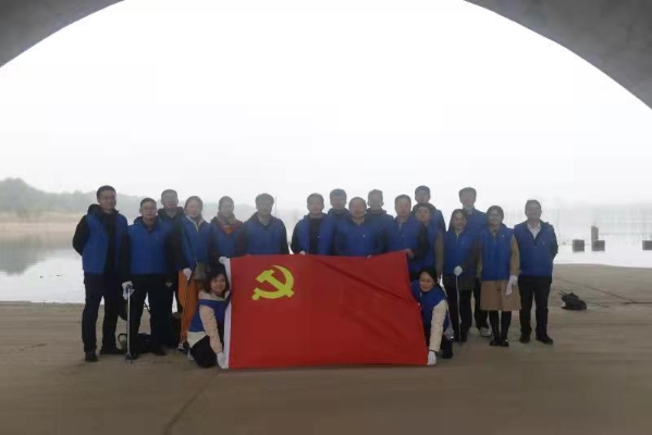 公司與水利部人事司黨支部聯(lián)合開(kāi)展 “關(guān)愛(ài)山川河流”主題黨日活動(dòng) 公司與水利部人事司黨支部聯(lián)合開(kāi)展 “關(guān)愛(ài)山川河流”主題黨日活動(dòng)