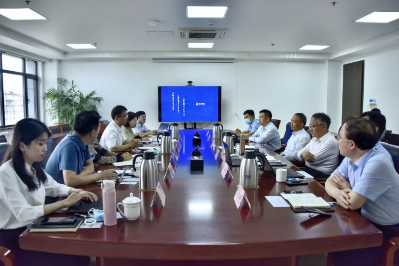 公司主要領(lǐng)導(dǎo)會(huì)見(jiàn)中交信科集團(tuán)黨委書(shū)記、董事長(zhǎng)袁航 公司主要領(lǐng)導(dǎo)會(huì)見(jiàn)中交信科集團(tuán)黨委書(shū)記、董事長(zhǎng)袁航