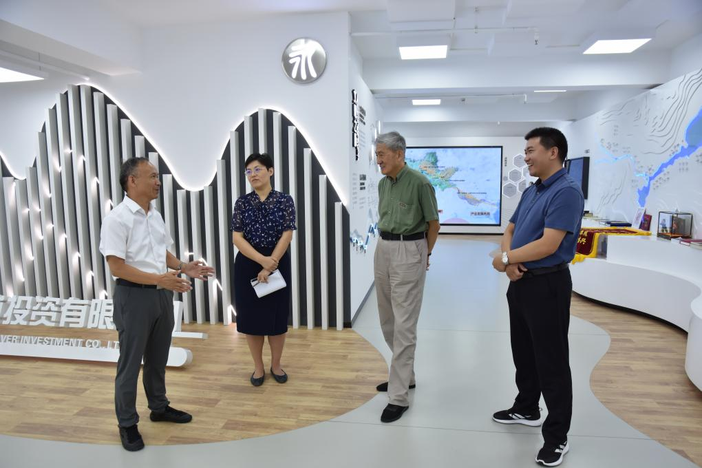 公司舉辦《鍛造戰(zhàn)無(wú)不勝的鐵軍》講座 公司舉辦《鍛造戰(zhàn)無(wú)不勝的鐵軍》講座