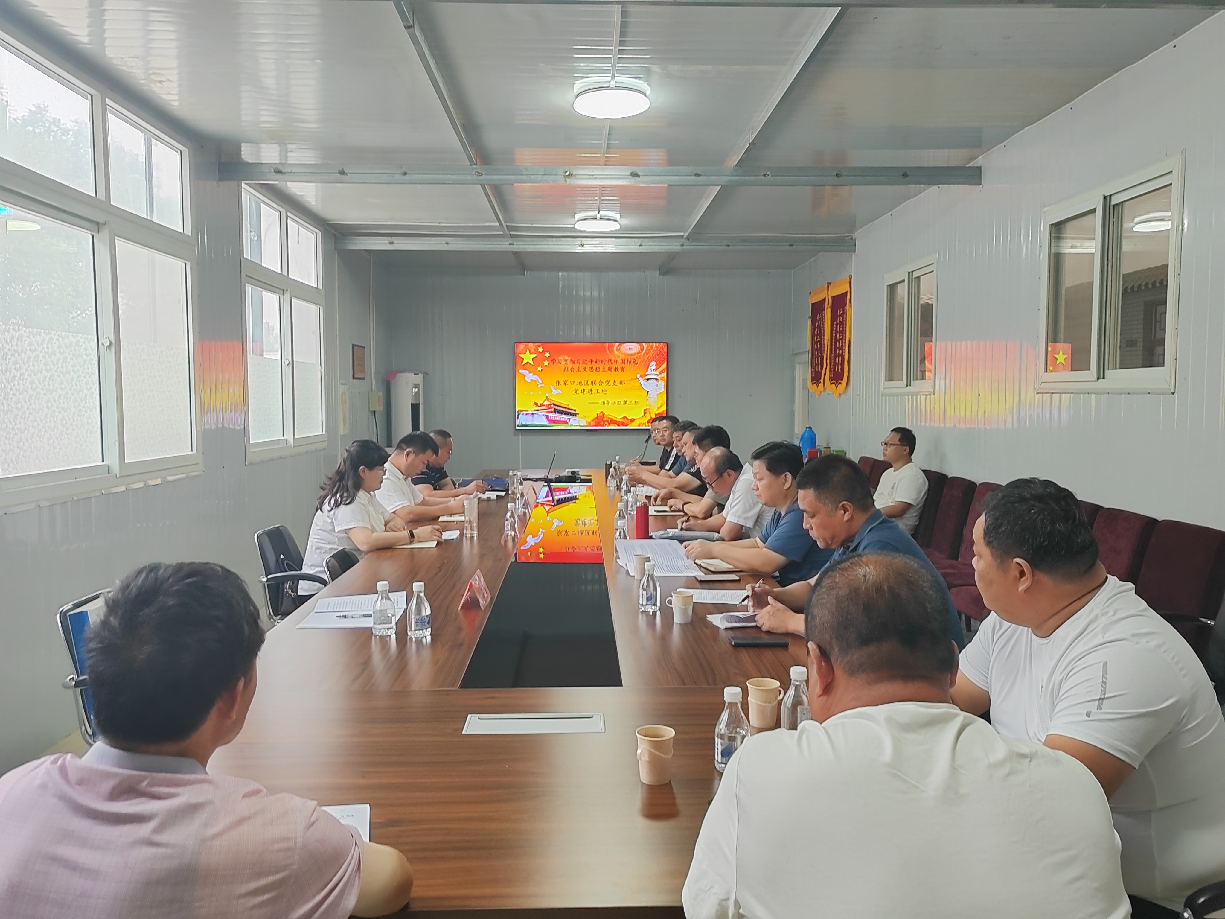 張家口地區(qū)聯(lián)合黨支部組織開展工程建設(shè)項目黨建聯(lián)建互建活動 扎實推進(jìn)“黨建進(jìn)工地”工作 張家口地區(qū)聯(lián)合黨支部組織開展工程建設(shè)項目黨建聯(lián)建互建活動 扎實推進(jìn)“黨建進(jìn)工地”工作