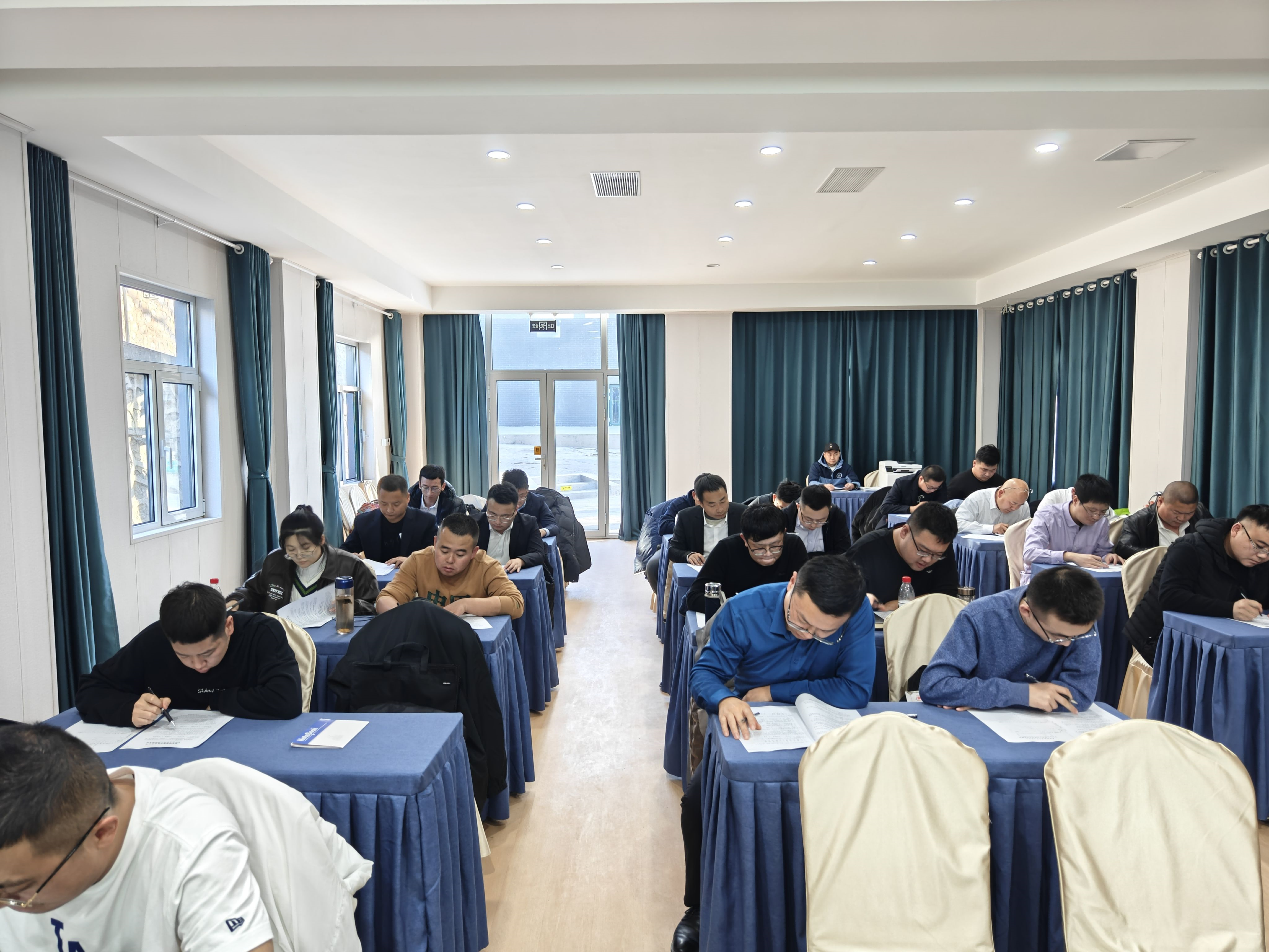 公司專職安全管理人員培訓圓滿結業(yè) 公司專職安全管理人員培訓圓滿結業(yè)