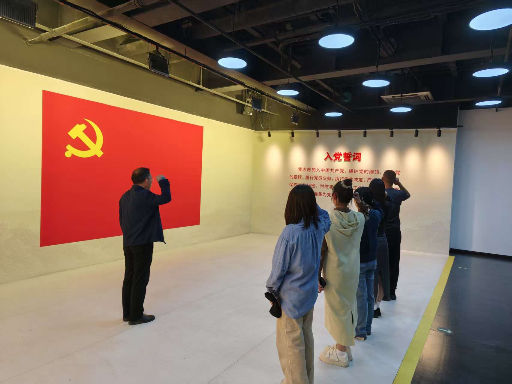 北京災(zāi)后恢復(fù)重建聯(lián)合黨支部參觀石景山區(qū)廉政教育基地